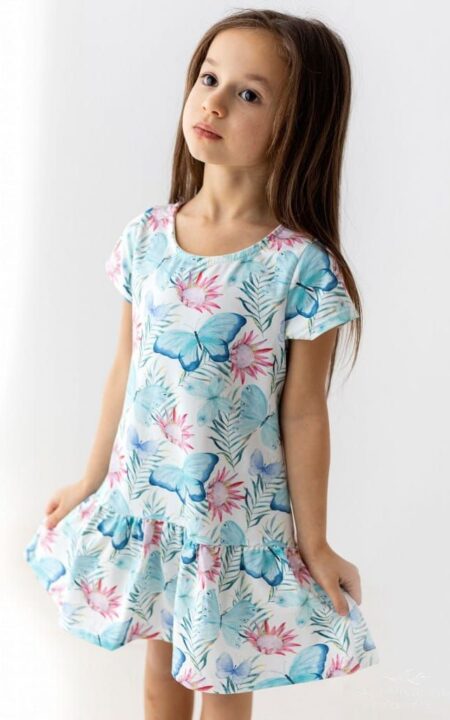 Sukienka dla dziewczynki bawełniana w niebieskie motyle, widok z tyłu