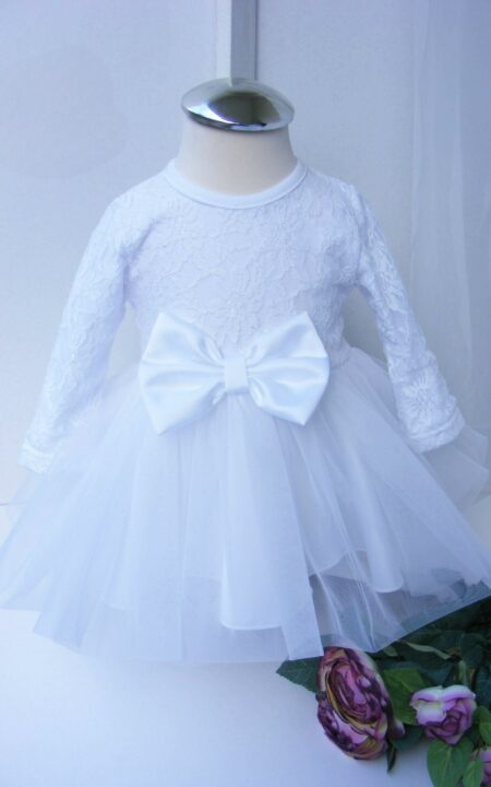Biała sukienka na długi rękaw, idealna na chrzest