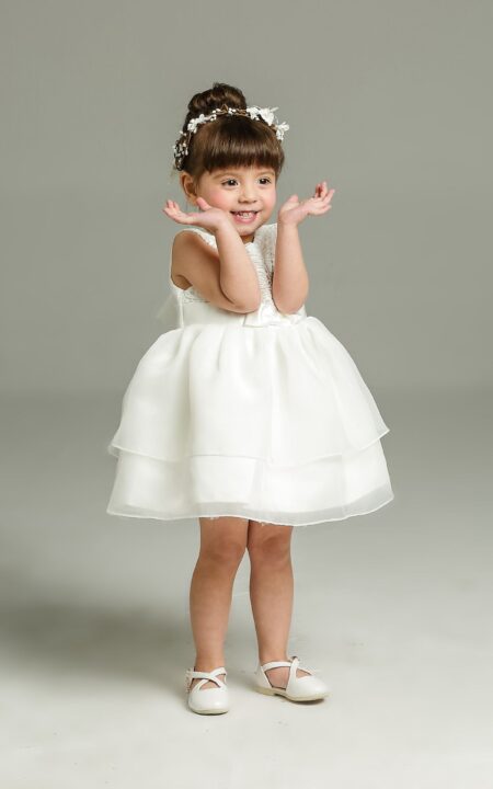 Biała sukienka na chrzest dla dziewczynki