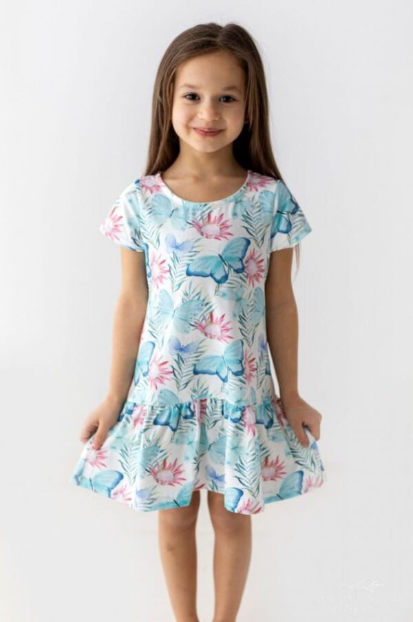 biala sukienka dla dziewczynki lea w niebieskie motyle