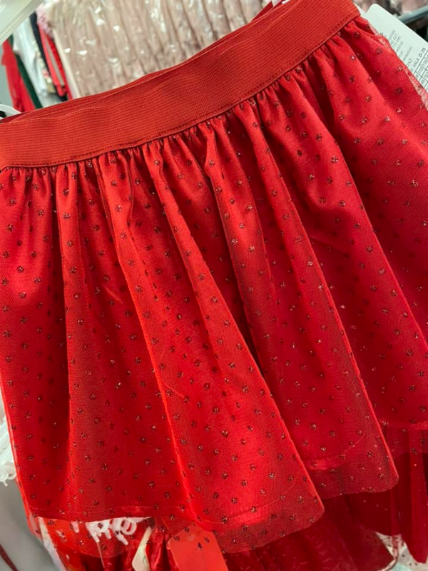 czerwona tiulowa spodniczka dla dziewczynki