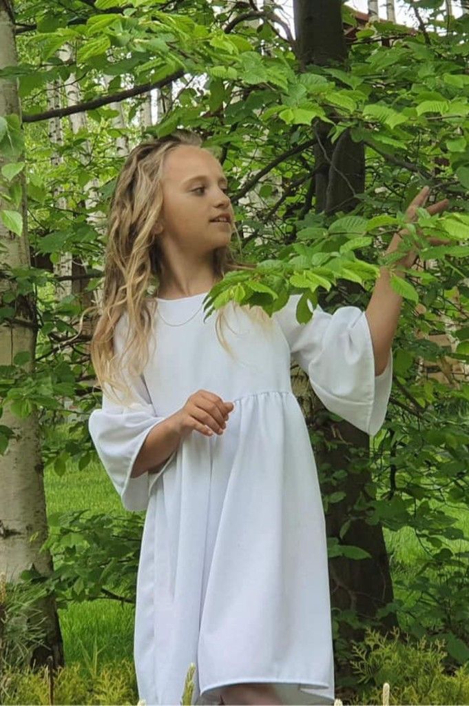 Sukienka dla dziewczynki z ozdobnymi bufkami - biała, wersja druga