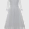 Biała sukienka do Komunii z koronkowym dekoltem.