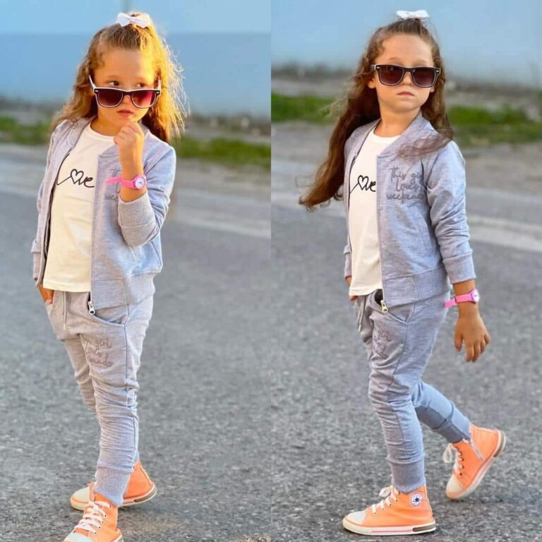 Bluza, spodnie i bluzka w szarym komplecie dla dziewczynki