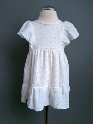 Muślinowa sukienka na lato dla niemowlaka