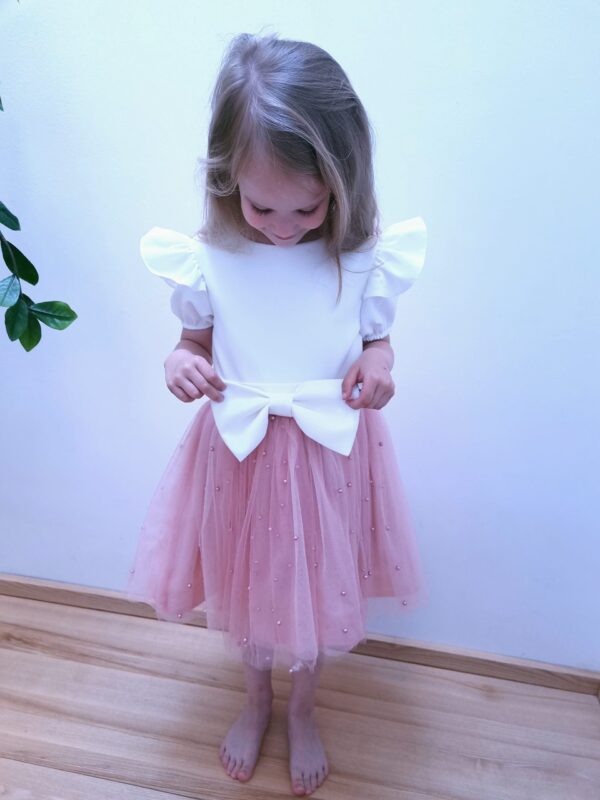 sukienka rożowo-biała z perełkami