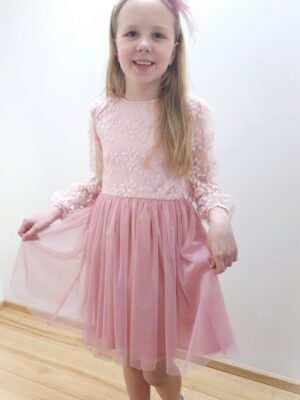 Różowa sukienka z haftowaną górą dla starszej dziewczynki