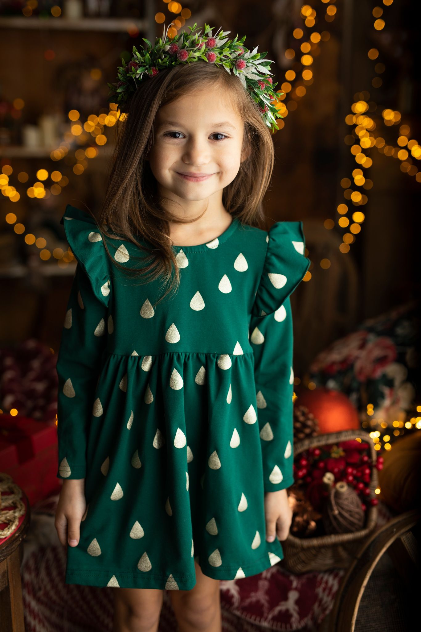Bawełniana sukienka w kolorzez butelkowej zieleni w złote krople, łezki, dla dziewczynki.