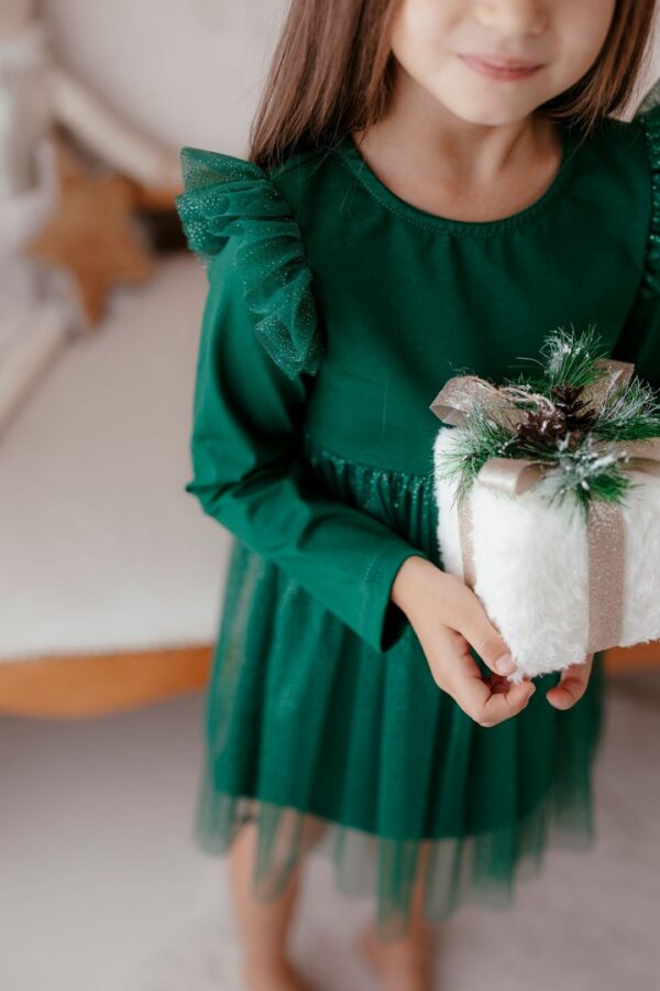 Sukienka w kolorze butelkowej zieleni z błyszczącym tiulem, dla dziewczynki, z prezentem - rękaw.