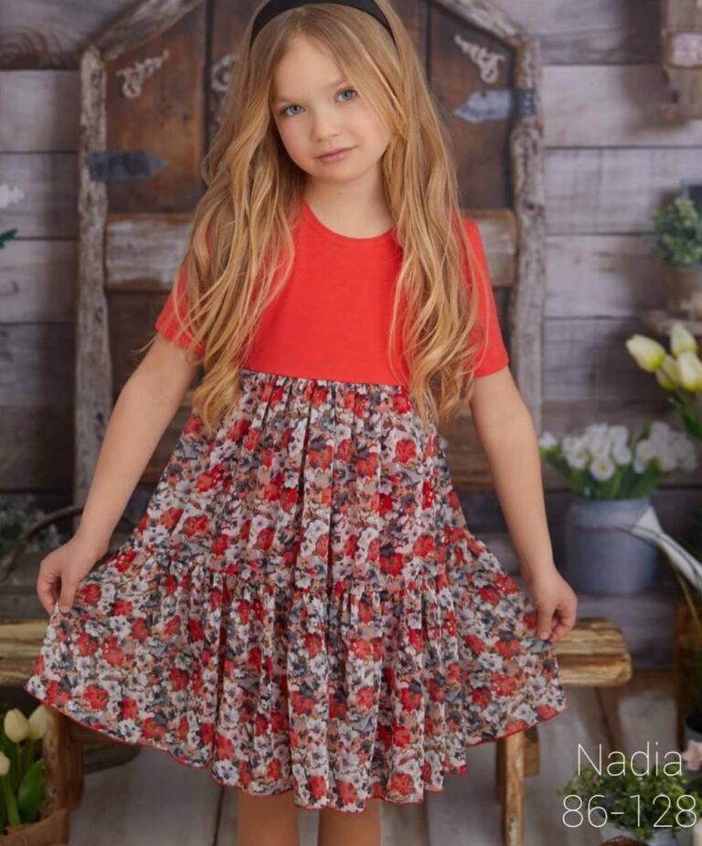 Szyfonowa sukienka w kwiaty, kolor czerwony