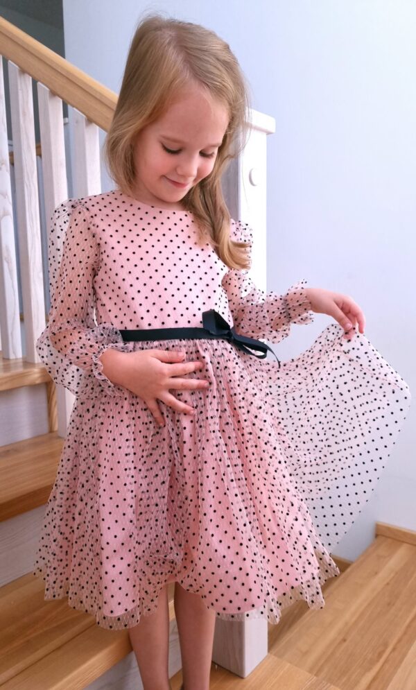 sukienka w kropeczki model scaled 2