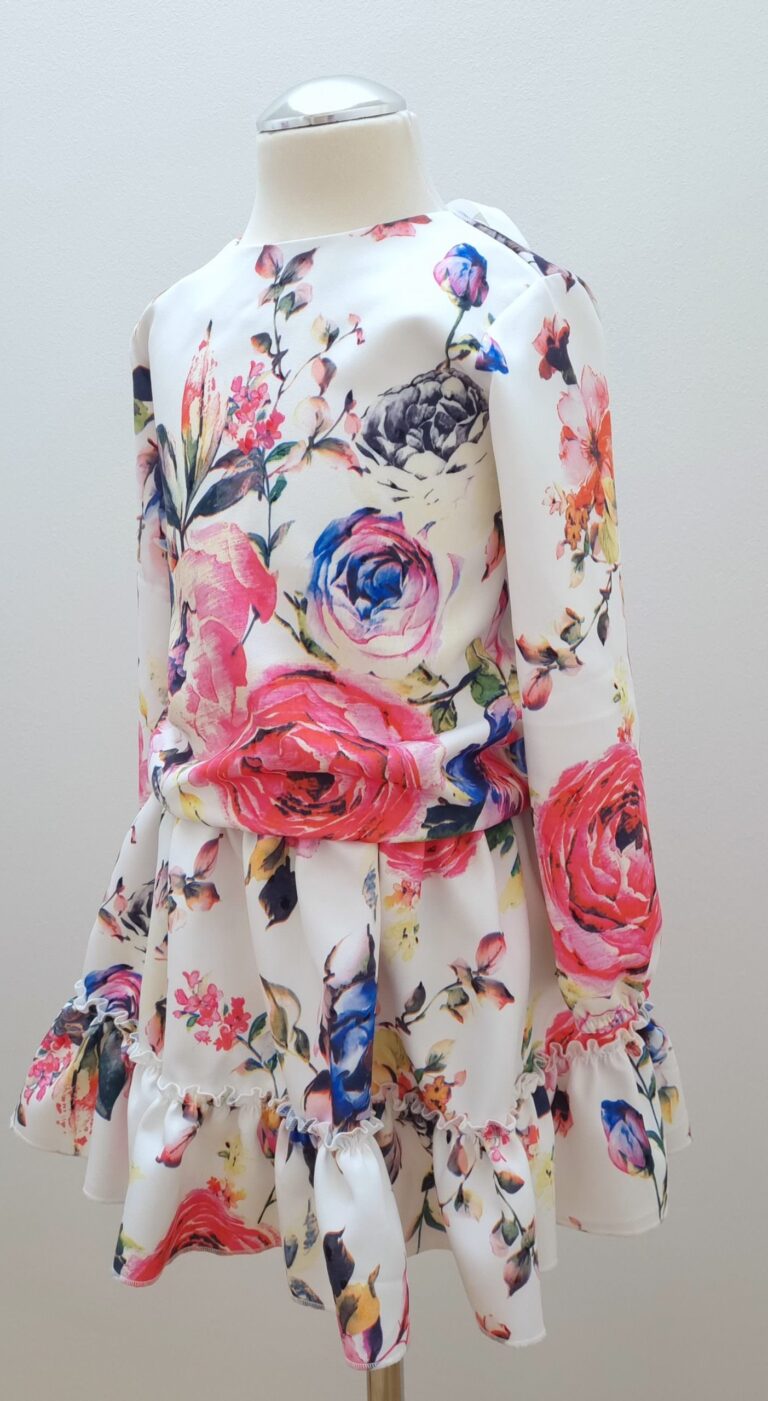 Wiosenna sukienka w kwiaty na długi rękaw