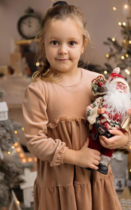 Sukienka dla dziewczynki beżowa z miękkiego weluru