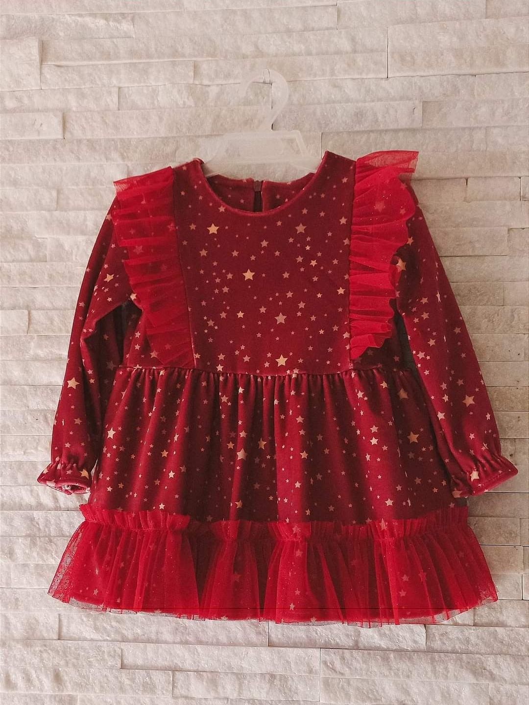 Czerwona sukienka welurowa w gwiazdki