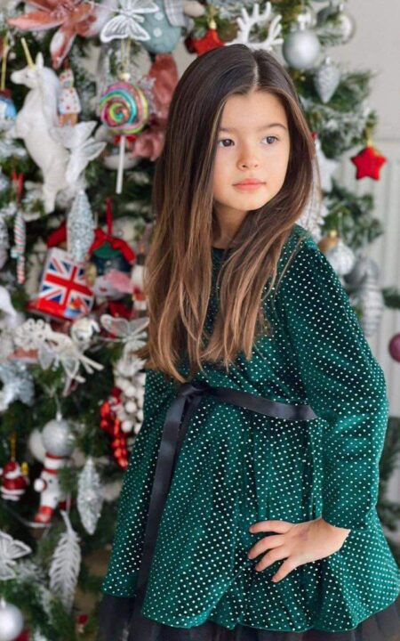 Welurowa sukienka w srebne kropeczki w kolorze butelkowej zieleni