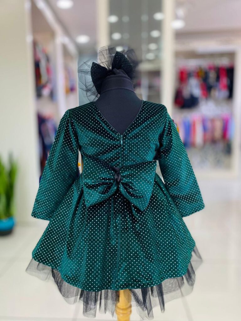 Sukienka dla dziewczynki w srebrne kropki - butelkowa zieleń, widok z tyłu