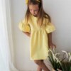 bawelniana letnia zolta sukienka z bufkami modelka
