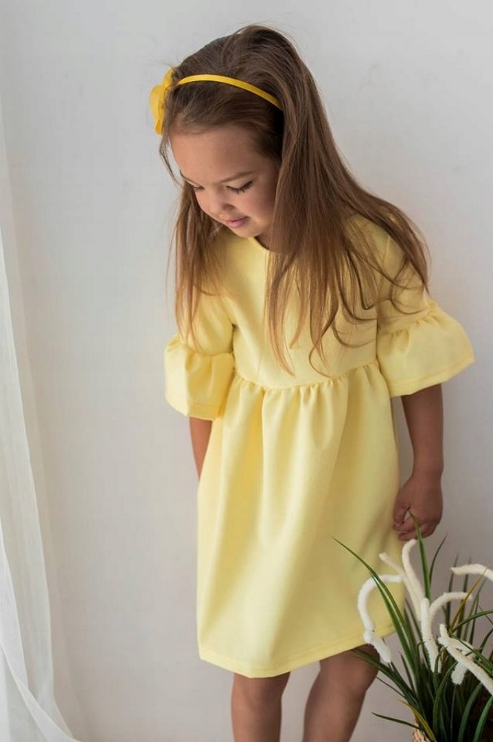 bawelniana letnia zolta sukienka z bufkami na dziewczynce