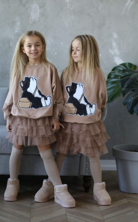 Beżowa, bawełniana bluza z kotem dla dziewczynki.
