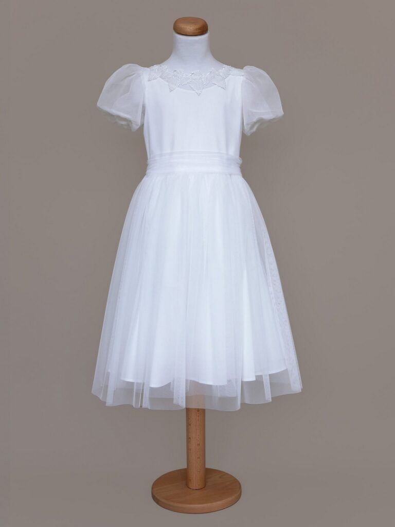 Biała suknia komunijna z listkami na dekolcie i plecach, przód