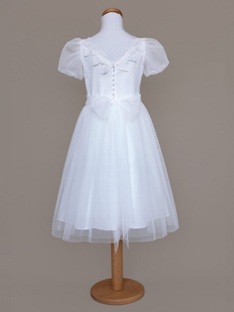 Biała suknia komunijna z listkami na dekolcie i plecach, tył