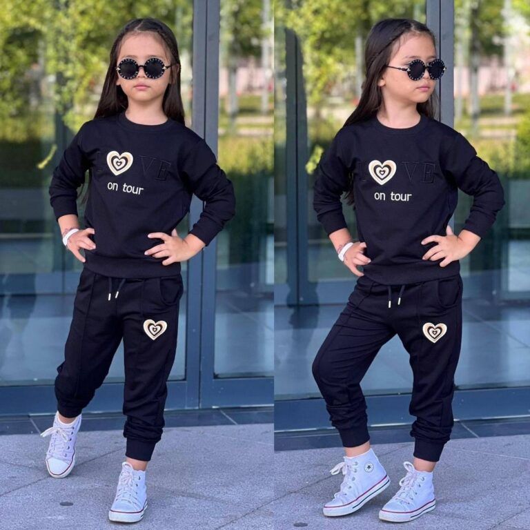 Czarny, bawełniany komplet z wyszywanym sercem dla dziewczynki