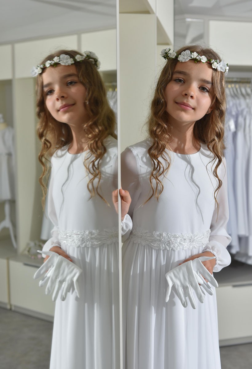 dluga biala szyfonowa suknia dla dziewczynki modelka