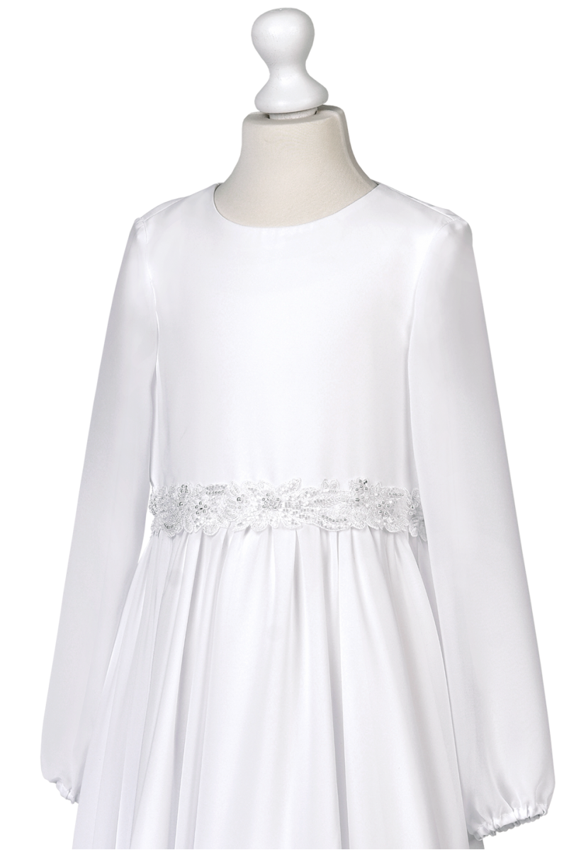 dluga biala szyfonowa suknia dla dziewczynki zblizenie pas