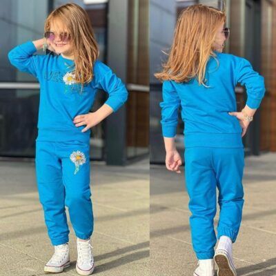 Niebieski dres ze stokrotką, dla dziewczynki