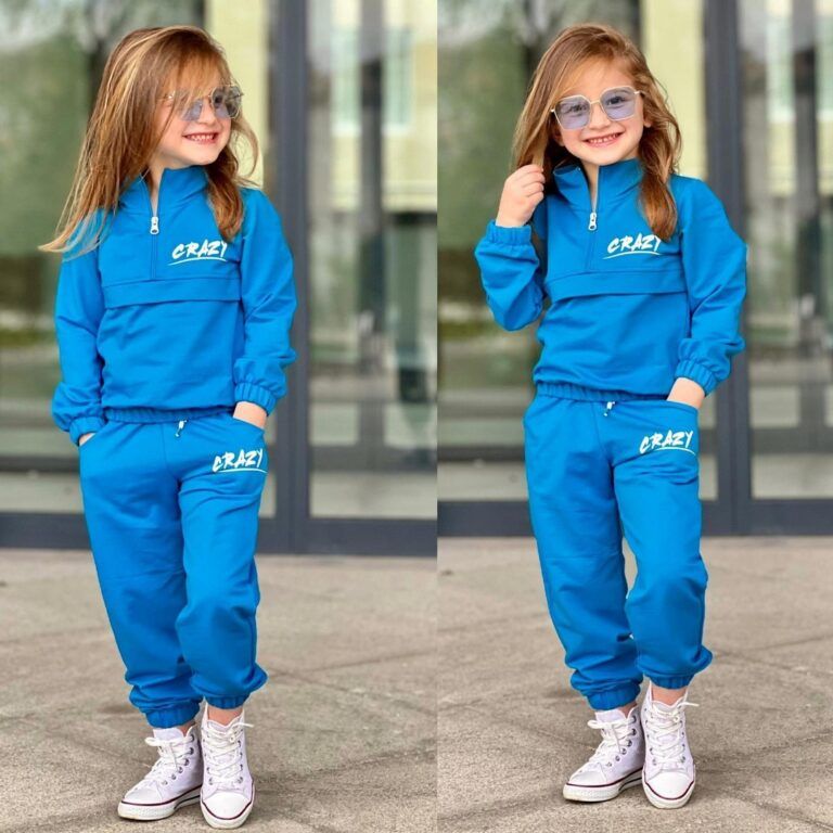 Bawełniany dres w kolorze niebieskim dla dziewczynki