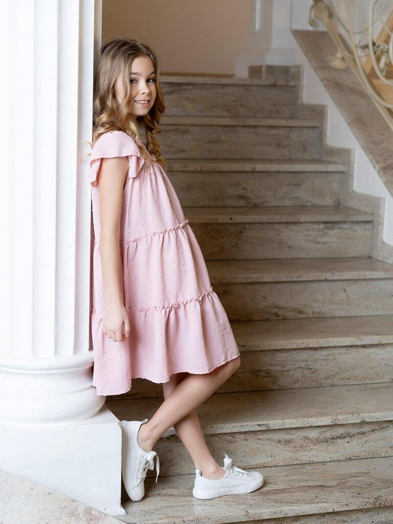 Różowa, luźna sukienka w stylu boho, dla dziewczynki na lato