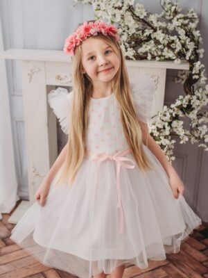 Biała, tiulowa sukienka w różowe serduszka, dla dziewczynki na wesele.