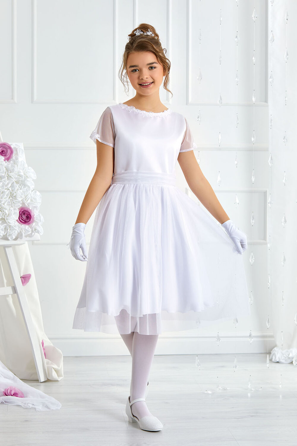 sukienka dla dziewczynki na komunie biala tkanina slubna przod