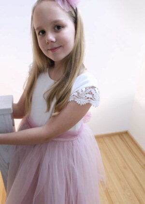 Sukienka w kolorze ercu z tiulowym różowym dołem, dla dziewczynki.