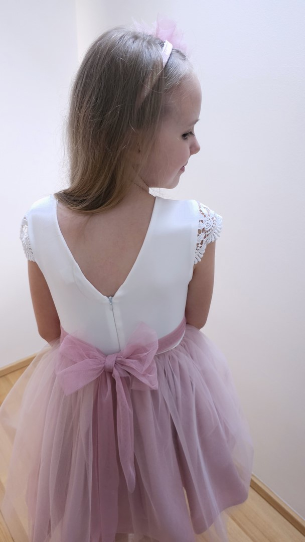 Wizytowa sukienka w kolorze ercu z tiulowym różowym dołem, dla dziewczynki.
