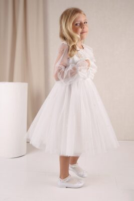 Biała tiulowa sukienka dla dziewczynki z koronkowymi rękawami, idealna na uroczystości i wyjątkowe okazje.