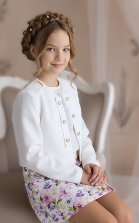 Biały żakiet z złotymi guzikami, idealny na eleganckie okazje dla dziewczynki.