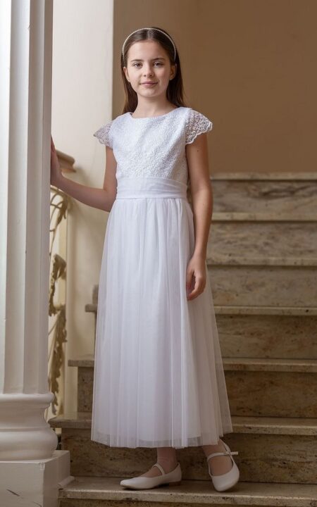 Długa biała suknia na Komunię, dla dziewczynki.