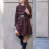 Luźna czekoladowa sukienka z falbanami dla dziewczynki, idealna na codzienne stylizacje. Luźna czekoladowa sukienka z falbanami dla dziewczynki, idealna na codzienne stylizacje.