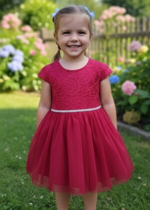 Malinowa sukienka koronkowa z krótkim rękawem dla dziewczynki, idealna na specjalne okazje.