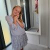 Niebieska koronkowa sukienka dla starszej dziewczynki z długimi rękawami, idealna na specjalne okazje.