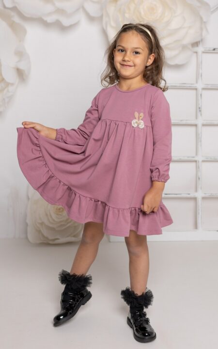 Różowa bawełniana sukienka z wyższym stanem i falbaną, idealna na codzienne stylizacje dla dziewczynki.