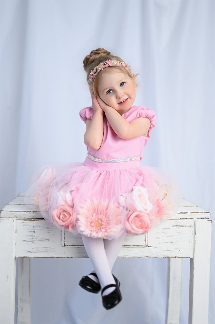 Różowa sukienka z kwiatami 3d, dla małej damy