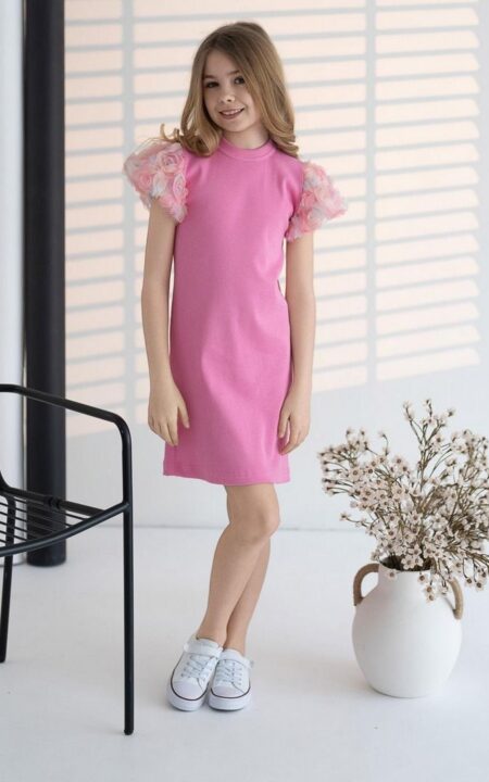 Sukienka z tkaniny prążek z dodatkiem tiulowych rękawów