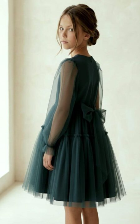 Zielona sukienka tiulowa dla dziewczynki z długimi rękawami i kokardą z tyłu, idealna na święta.