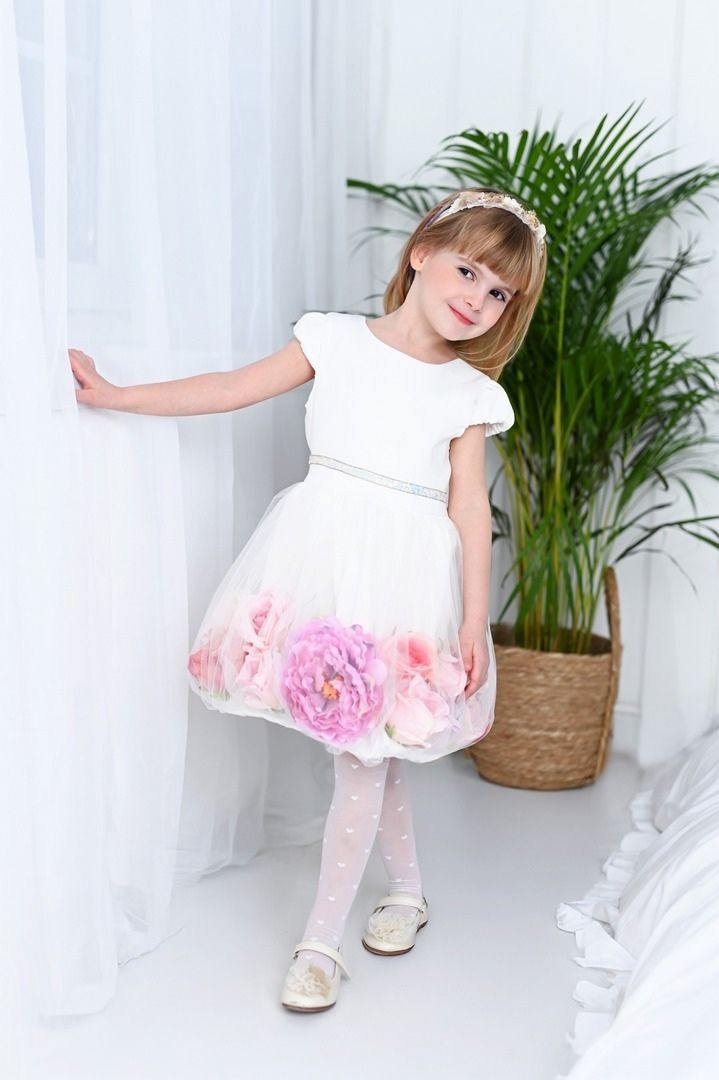 Sukienka z sztucznymi kwiatami w kolorze ecru dla dziewczynki