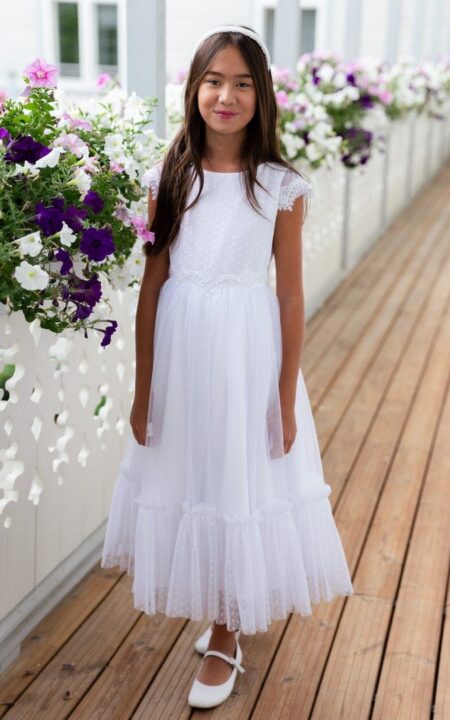 Biała komunijna sukienka z falbaną polskiej produkcji