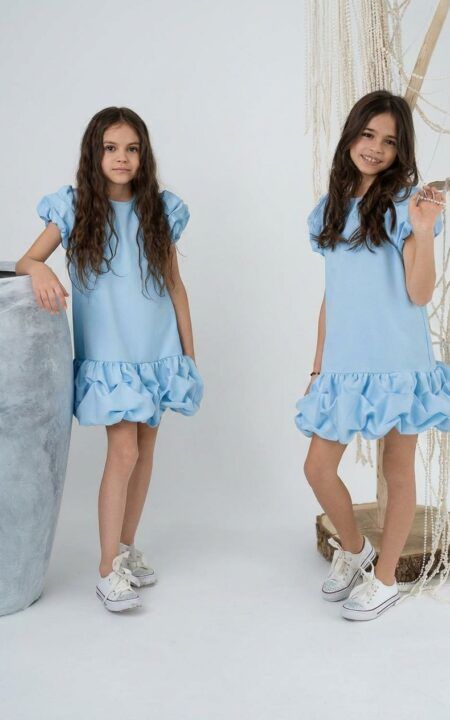 Błękitna z drapowanym dołem