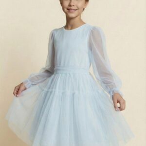 Błękitna tiulowa sukienka dla dziewczynki z długimi, przezroczystymi rękawami, idealna na specjalne okazje.