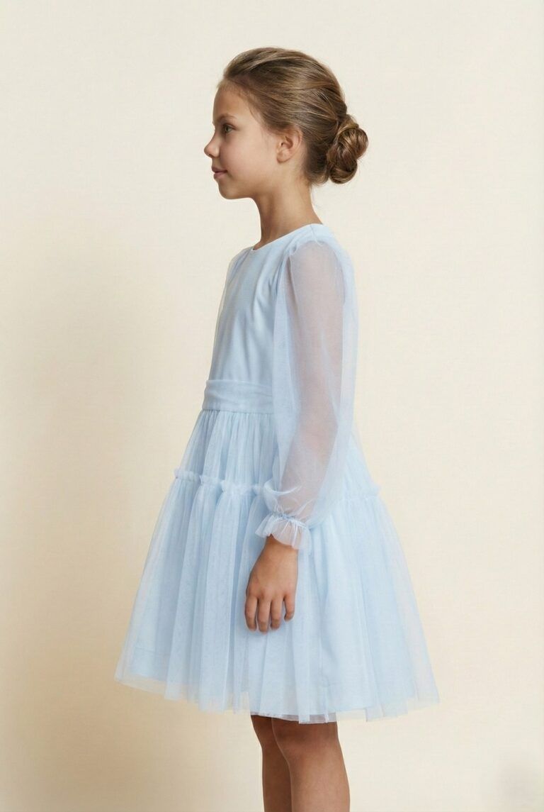 Błękitna sukienka tiulowa dla dziewczynki z długimi rękawami, idealna na specjalne okazje.